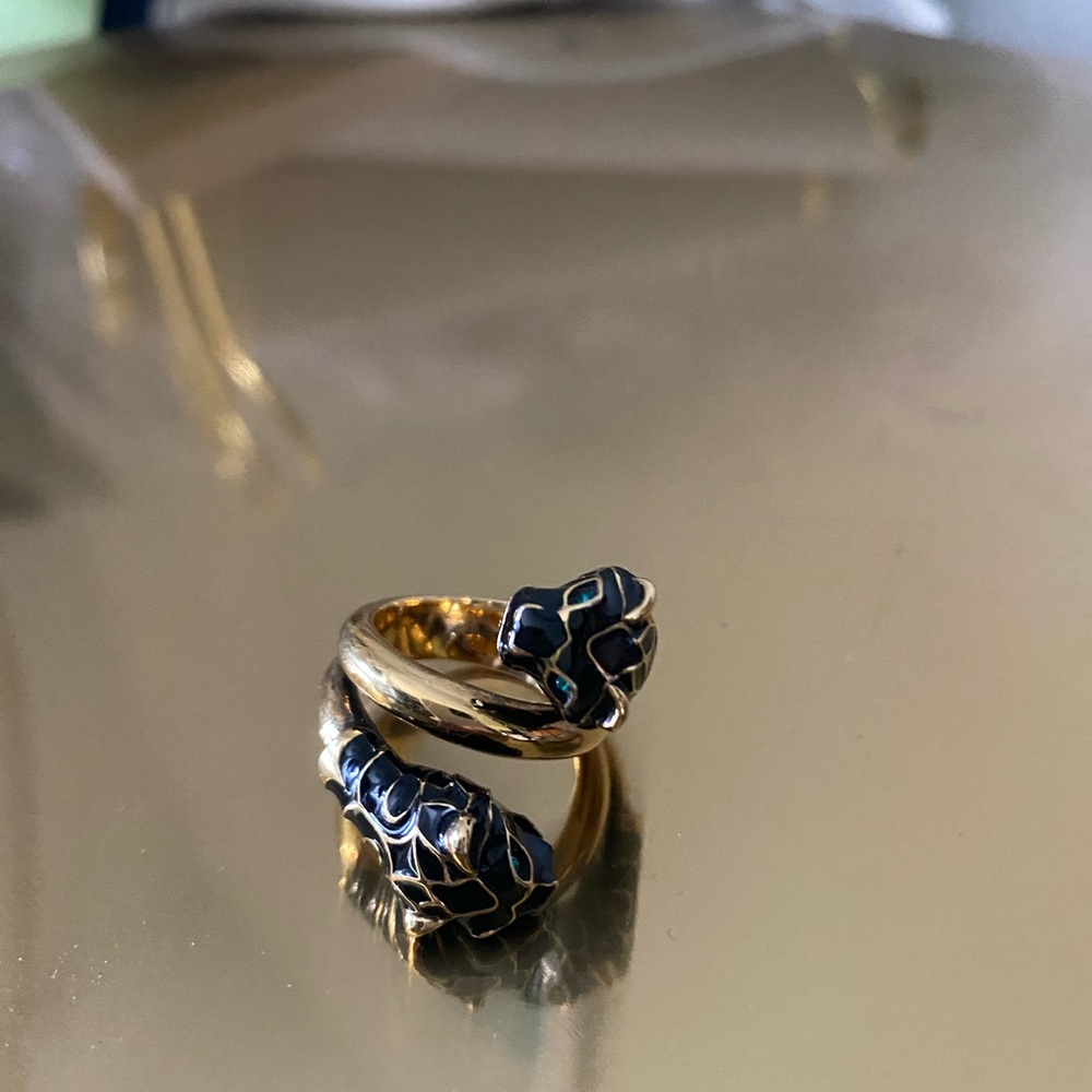 GUCCI Yellow Gold Tiger Head Ring with green eye